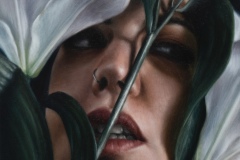 Mujer entre lirios